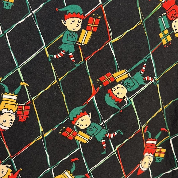 LuLaRoe Classic Tee, Christmas, Size Medium, legging material - Picture 2 of 3